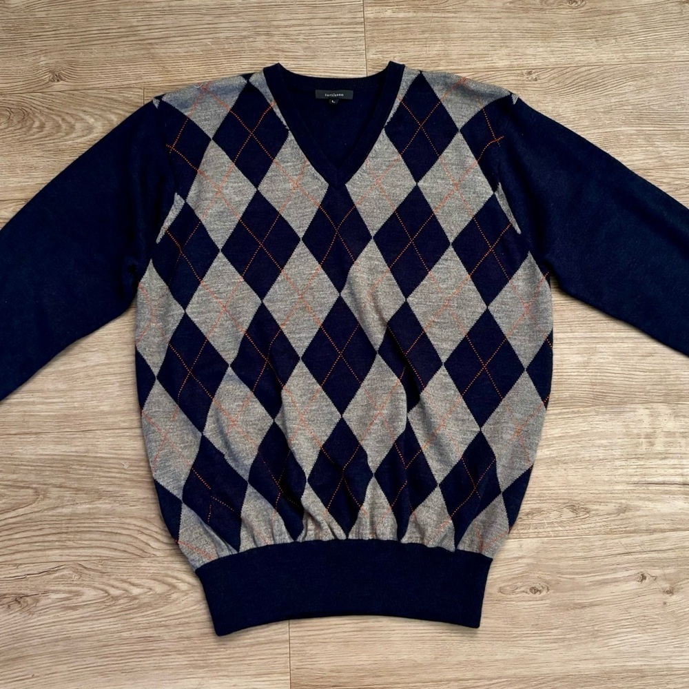 Turtleson Classic V-Neck Merino Wool Argyle Sweater - Navy and Gray - Large